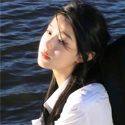 战火中的花蕾